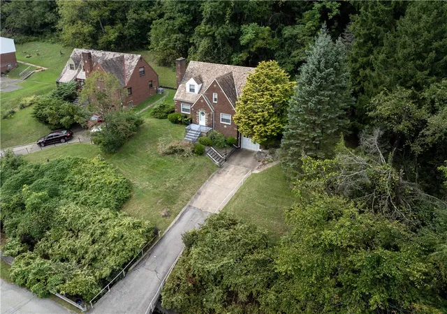 Photo 2 of Single family home for sale at 248 Glass Run Rd, Lincoln Place, PA 15207 | MLS# 1775518 | Listing updated on 2026-09-21