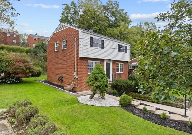 Photo 2 of Single family home for sale at 600 Arbor Ln, Pleasant Hills, PA 15236 | MLS# 1775588 | Listing updated on 2026-09-30