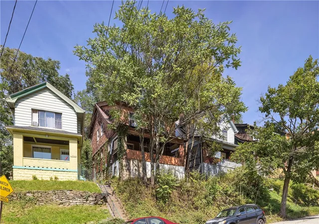 Photo 2 of Single family home for sale at 1524 Marie St, Wilkinsburg, PA 15221 | MLS# 1774718 | Listing updated on 2026-09-29