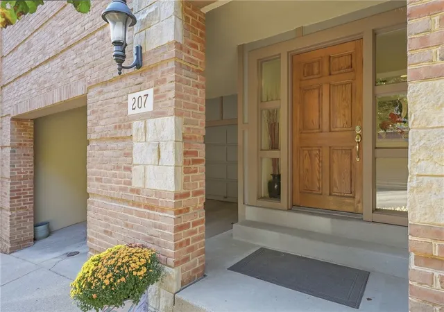 Photo 3 of Condo for sale at 207 N Woodland Rd, Shadyside, PA 15232 | MLS# 1775580 | Listing updated on 2026-09-22