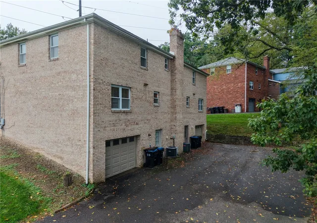 Photo 3 of Townhouse for sale at 9098 Collington Sq, Mc Candless, PA 15101 | MLS# 1775548 | Listing updated on 2026-10-02