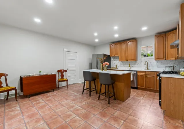 Photo 3 of Single family home for sale at 732 Valley St, Oakmont, PA 15139 | MLS# 1775815 | Listing updated on 2026-09-23