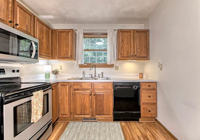 Photo 3 of Sale Pending at 1128 Cranston Dr, City Of Greensburg, PA 15601 | MLS# 1775818 | Listing updated on 2026-09-28