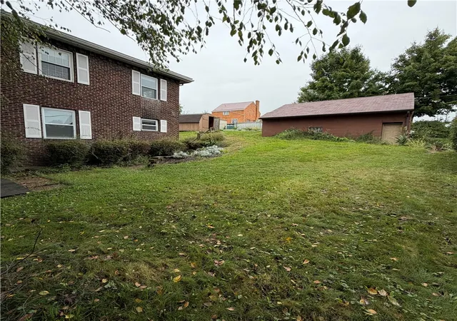Photo 2 of Single family home for sale at 435 Fairway Dr, Brentwood, PA 15227 | MLS# 1772986 | Listing updated on 2026-10-08