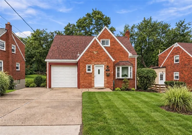 Photo 1 of Single family home for sale at 105 Green Oak Ln, Scott Twp, PA 15220 | MLS# 1775585 | Listing updated on 2026-10-06