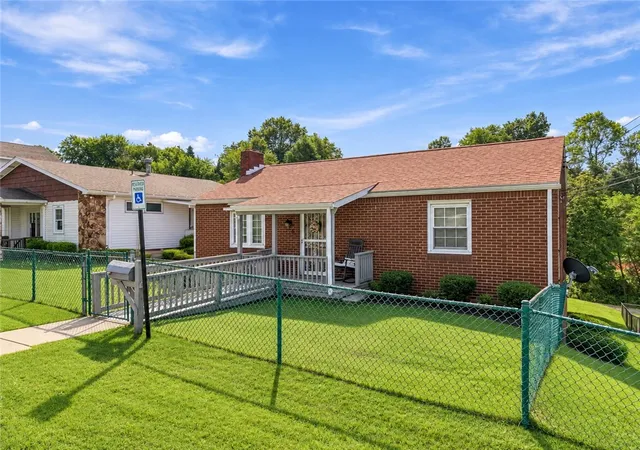 Photo 3 of Single family home for sale at 718 Laura St, West Mifflin, PA 15122 | MLS# 1775769 | Listing updated on 2026-10-11