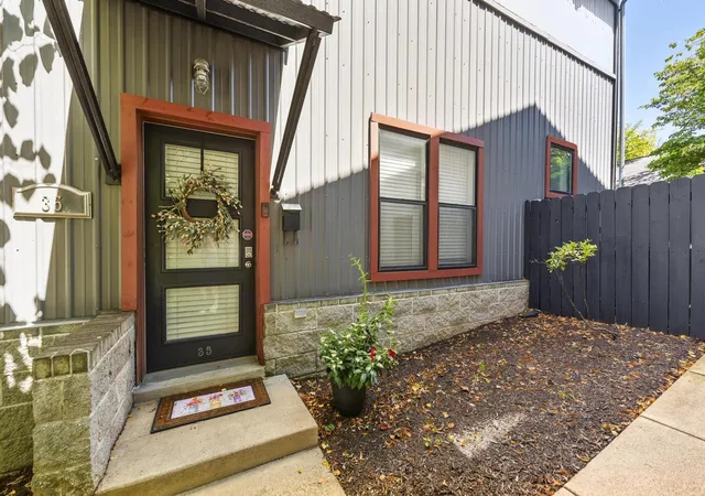 Photo 2 of Townhouse for sale at 35 S 16th Street, South Side, PA 15203 | MLS# 1775869 | Listing updated on 2026-10-10