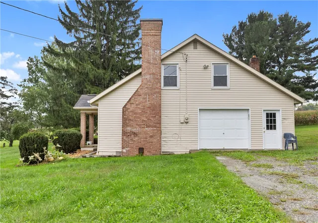 Photo 3 of Sale Pending at 171 Campmeeting Rd, Findlay Twp, PA 15026 | MLS# 1775906 | Listing updated on 2026-09-30