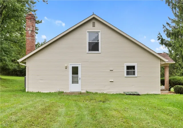 Photo 3 of Sale Pending at 171 Campmeeting Rd, Findlay Twp, PA 15026 | MLS# 1775906 | Listing updated on 2026-09-30