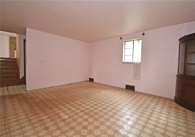 Photo 3 of Single family home for sale at 1414 Washington Rd, Mt Lebanon, PA 15228 | MLS# 1775879 | Listing updated on 2026-09-30