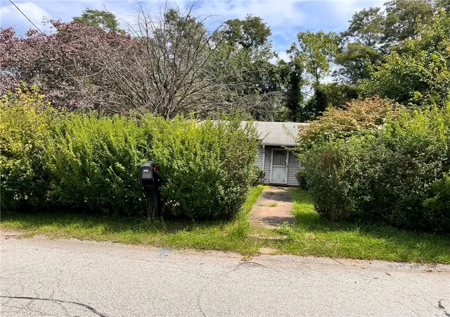 Photo 2 of Single family home for sale at 412 W Carter Dr, N Versailles, PA 15137 | MLS# 1775960 | Listing updated on 2026-09-23