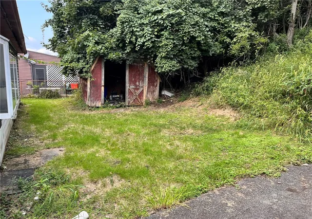 Photo 3 of Single family home for sale at 412 W Carter Dr, N Versailles, PA 15137 | MLS# 1775960 | Listing updated on 2026-09-23
