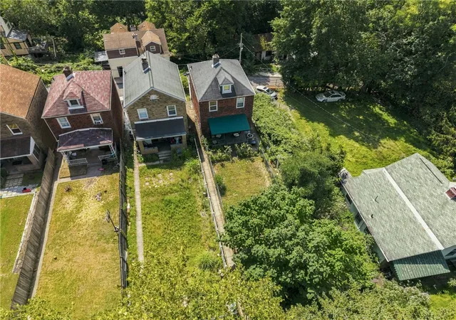 Photo 3 of Single family home for sale at 1312 Malden St, Marshall Shadeland, PA 15212 | MLS# 1775779 | Listing updated on 2026-10-10