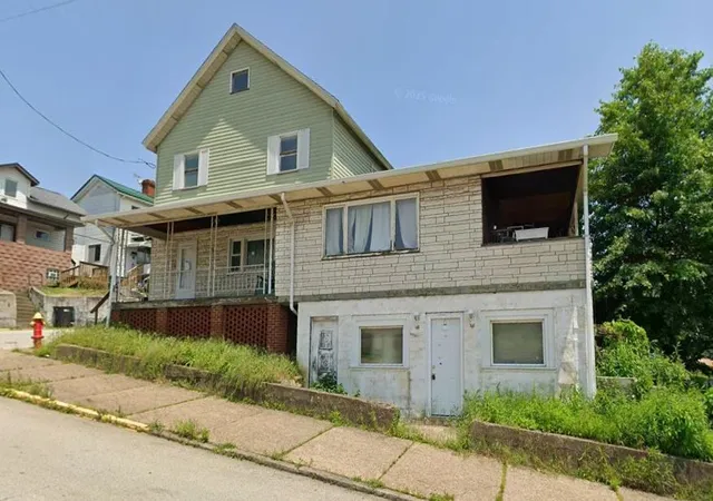 Photo 2 of Multi family home for sale at 720 Center St, Tarentum, PA 15084 | MLS# 1776021 | Listing updated on 2026-09-23
