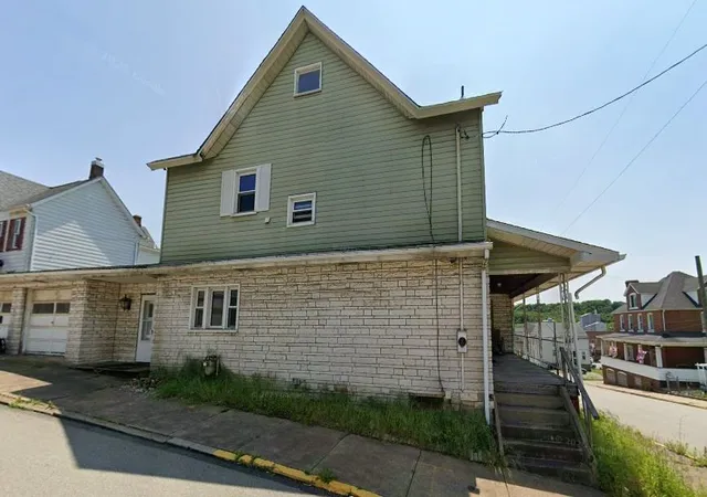 Photo 3 of Multi family home for sale at 720 Center St, Tarentum, PA 15084 | MLS# 1776021 | Listing updated on 2026-09-23