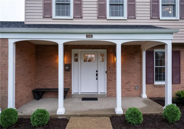 Photo 3 of Sale Pending at 1046 Centergate Dr, Bethel Park, PA 15102 | MLS# 1775951 | Listing updated on 2026-10-09