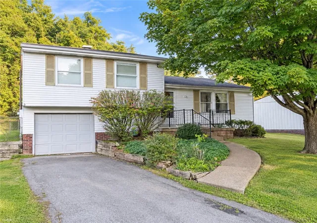Photo 2 of Sale Pending at 856 Mount Hood Dr, Plum Boro, PA 15239 | MLS# 1775932 | Listing updated on 2026-09-25