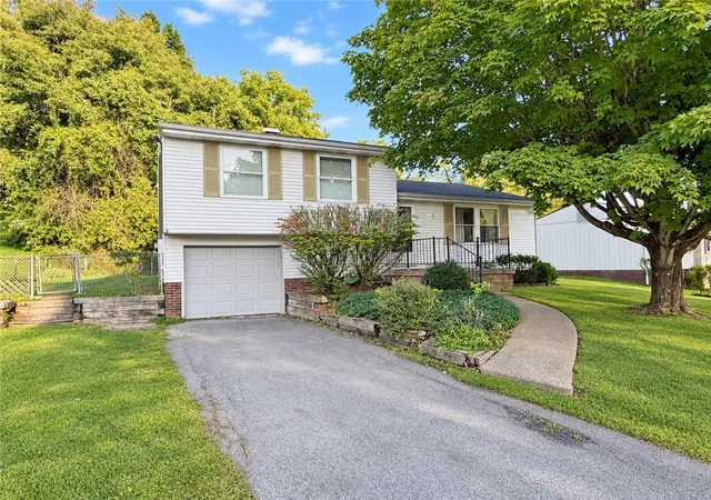 Photo 3 of Sale Pending at 856 Mount Hood Dr, Plum Boro, PA 15239 | MLS# 1775932 | Listing updated on 2026-09-25