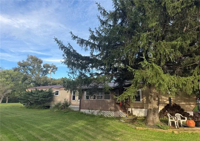 Photo 1 of Manufactured home for sale at 216 Lakeview Cir, Middlesex Twp, PA 16059 | MLS# 1775957 | Listing updated on 2026-09-24