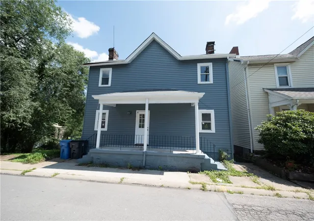 Photo 2 of Single family home for sale at 507 Center St, Carnegie, PA 15106 | MLS# 1776064 | Listing updated on 2026-10-15