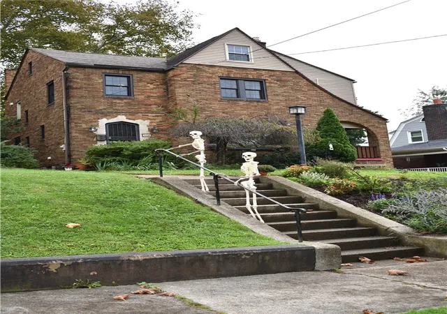 Photo 2 of Single family home for sale at 3558 Mcclure Ave, Brighton Heights, PA 15212 | MLS# 1776068 | Listing updated on 2026-10-02