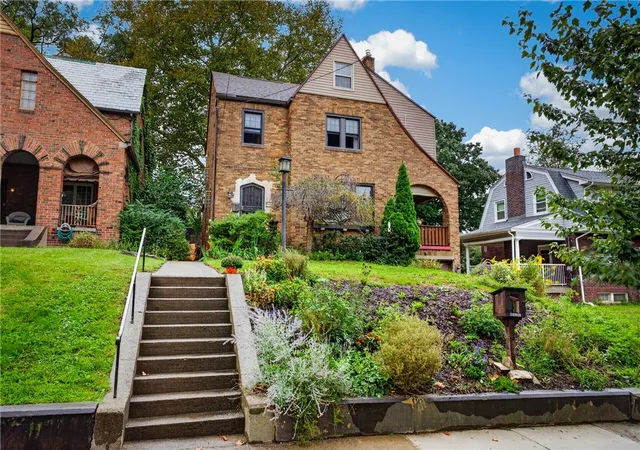 Photo 3 of Single family home for sale at 3558 Mcclure Ave, Brighton Heights, PA 15212 | MLS# 1776068 | Listing updated on 2026-10-02