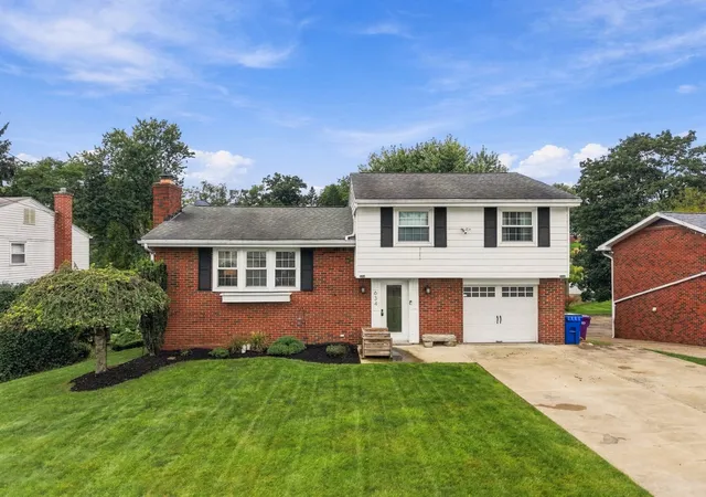 Photo 1 of Single family home for sale at 634 Presque Isle Dr, Plum Boro, PA 15239 | MLS# 1776075 | Listing updated on 2026-10-01