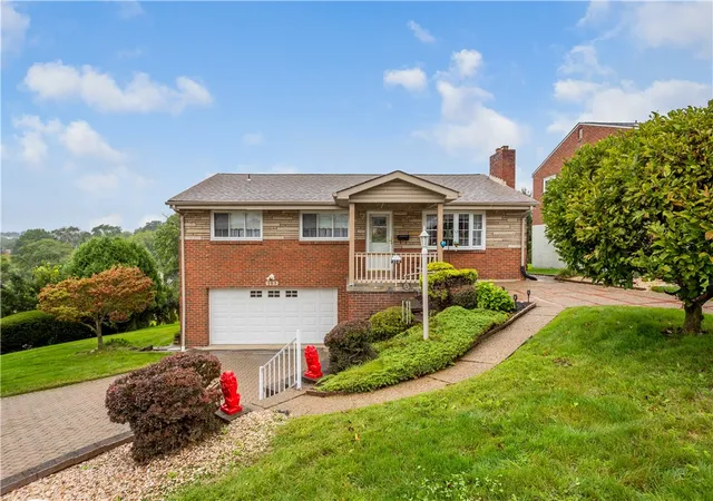 Photo 2 of Single family home for sale at 153 Woodhall Dr, Baldwin Boro, PA 15236 | MLS# 1776035 | Listing updated on 2026-09-27