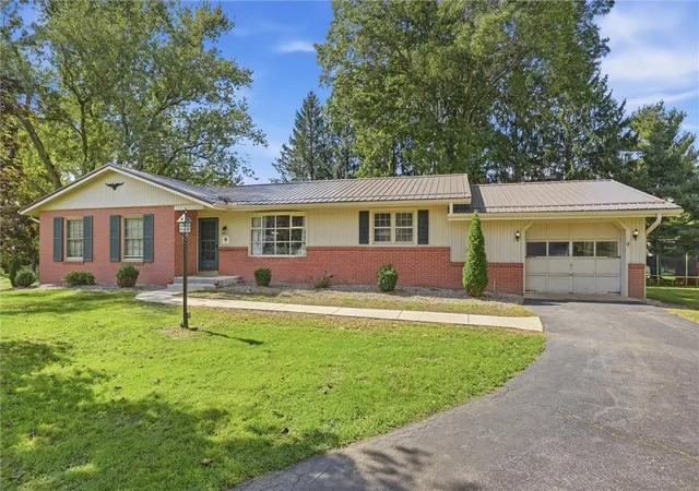 Photo 1 of Single family home for sale at 8 Hemlock Dr, Hempfield Twp, PA 16125 | MLS# 1775348 | Listing updated on 2026-10-06