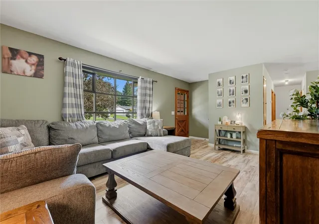 Photo 3 of Single family home for sale at 8 Hemlock Dr, Hempfield Twp, PA 16125 | MLS# 1775348 | Listing updated on 2026-10-06