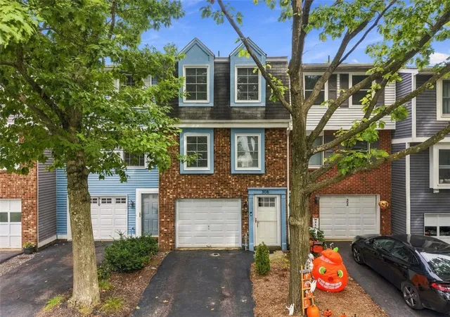 Townhouse for sale at 308 Redrome Cir, Bridgeville, PA 15017 | MLS# 1775671