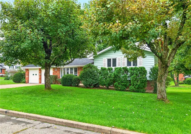 Photo 2 of Single family home for sale at 422 Sheffield Dr, City Of Greensburg, PA 15601 | MLS# 1775433 | Listing updated on 2026-10-08