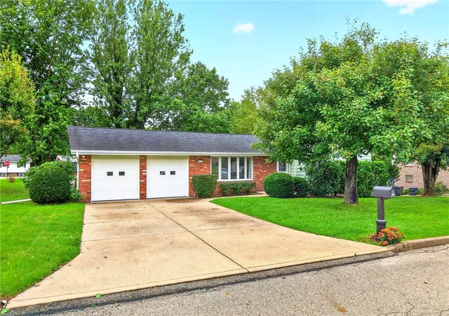 Photo 3 of Single family home for sale at 422 Sheffield Dr, City Of Greensburg, PA 15601 | MLS# 1775433 | Listing updated on 2026-10-08