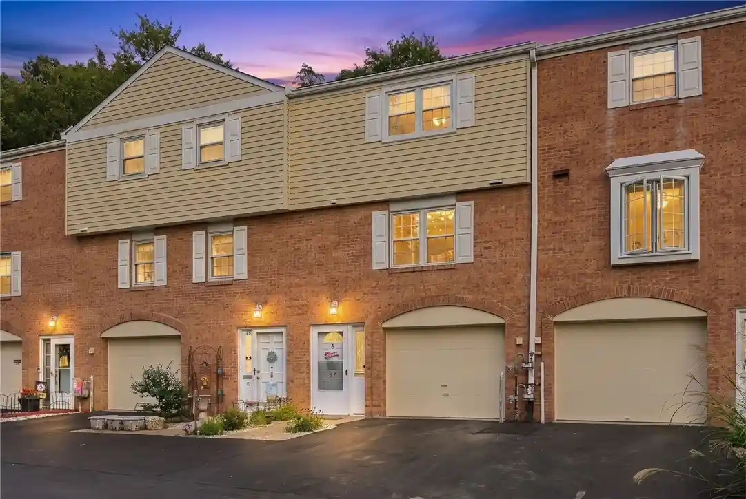 Listing Photo 1 - Condo for sale in 37 Oxford Ct located at 37 Oxford Ct, Pittsburgh, PA 15237 - Unit 37 Oxford Ct