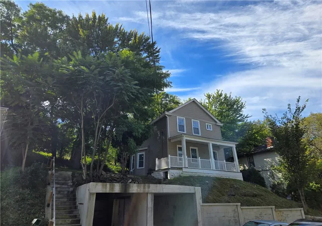 Photo 2 of Single family home for sale at 419 Maytide St, Carrick, PA 15227 | MLS# 1776135 | Listing updated on 2026-10-02