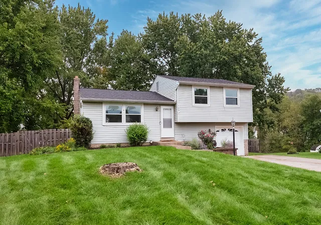 Single family home for sale at 109 Fox Chase Ct, Cranberry Twp, PA 16066 | MLS# 1776141