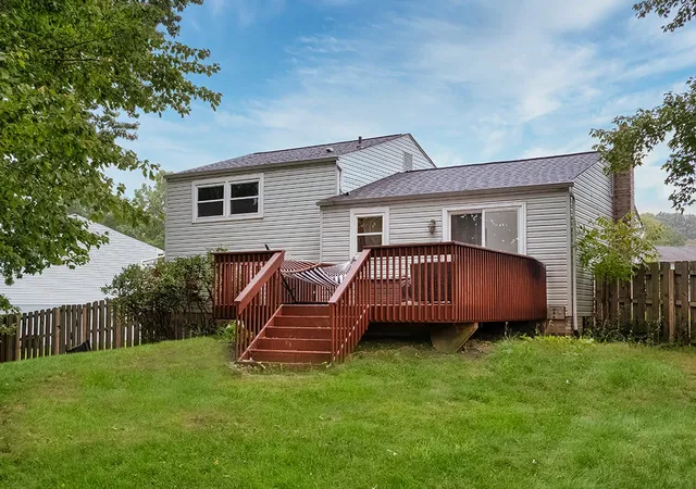 Photo 3 of Single family home for sale at 109 Fox Chase Ct, Cranberry Twp, PA 16066 | MLS# 1776141 | Listing updated on 2026-10-08