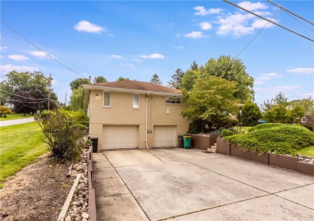 Photo 2 of Single family home for sale at 100 Keck Dr, Indiana Twp, PA 15238 | MLS# 1772627 | Listing updated on 2026-09-28