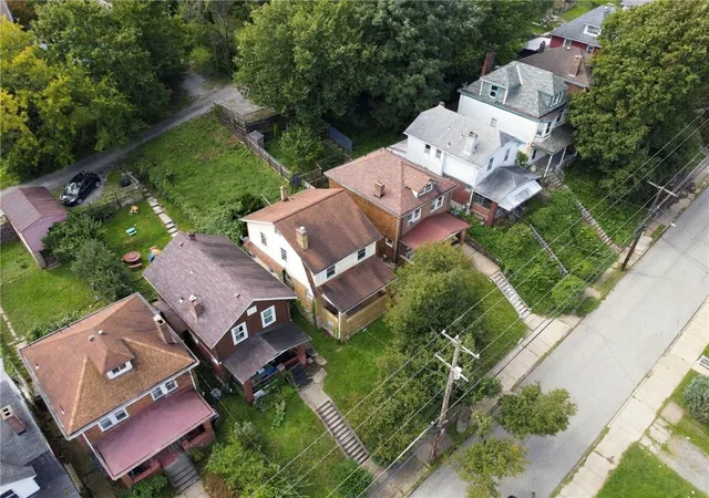 Photo 3 of Single family home for sale at 924 Woodbourne Ave, Brookline, PA 15226 | MLS# 1775859 | Listing updated on 2026-10-07
