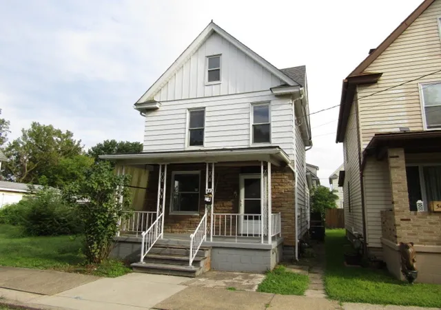 Photo 2 of Single family home for sale at 542 Virginia Ave, City Of But Sw, PA 16001 | MLS# 1775922 | Listing updated on 2026-09-24