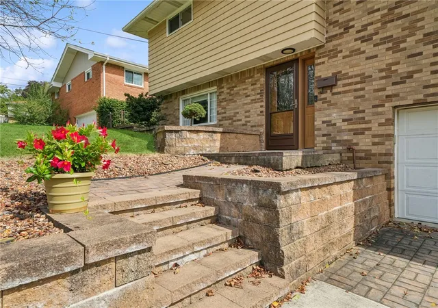 Photo 2 of Single family home for sale at 123 Manchester Dr, Hempfield Twp, PA 15642 | MLS# 1776157 | Listing updated on 2026-09-28