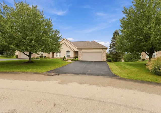 Photo 3 of Condo for sale at 6085 Triple Crown Cir, Hempfield Twp, PA 15601 | MLS# 1776192 | Listing updated on 2026-10-10