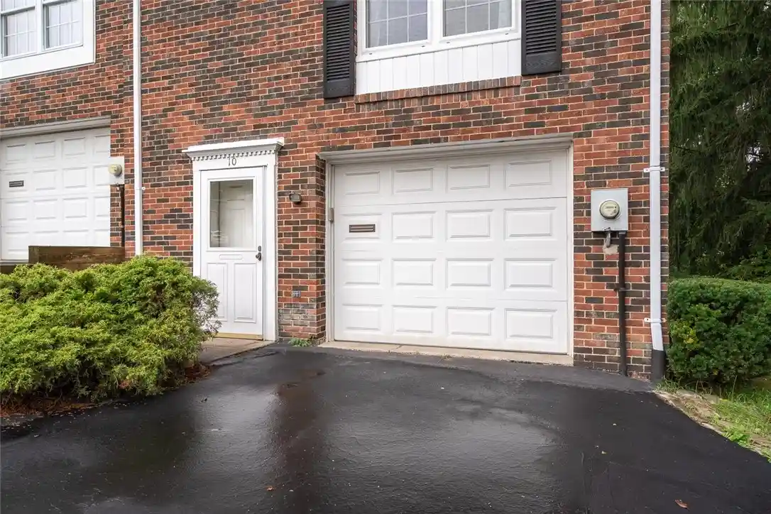 Listing Photo 2 - Condo for sale in 10 Walnut Ct located at 10 Walnut Ct, Blawnox, PA 15238 - Unit 10 Walnut Ct