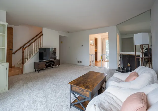 Listing Photo 5 - Condo for sale in building located at 10 Walnut Ct, Blawnox, PA 15238