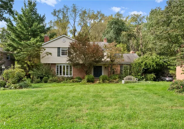 Photo 1 of Single family home for sale at 1640 Pinetree Dr, Upper St Clair, PA 15241 | MLS# 1775889 | Listing updated on 2026-10-01