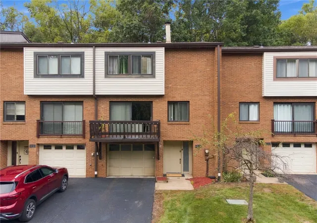 Photo 1 of Condo for sale at 304 Springwater Ct, Moon/crescent Twp, PA 15108 | MLS# 1776042 | Listing updated on 2026-09-26