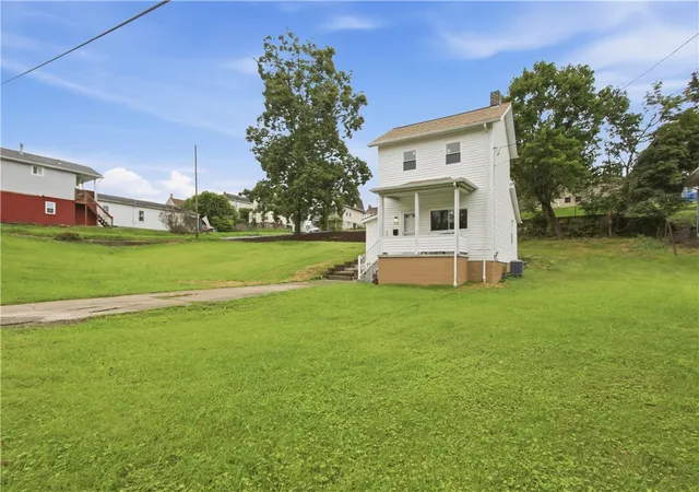 Photo 3 of Single family home for sale at 316 Hill St, Belle Vernon, PA 15012 | MLS# 1776203 | Listing updated on 2026-09-24