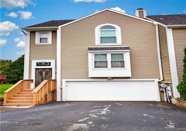 Photo 2 of Condo for sale at 2659 Hunters Pointe Dr, Franklin Park, PA 15090 | MLS# 1776209 | Listing updated on 2026-09-26