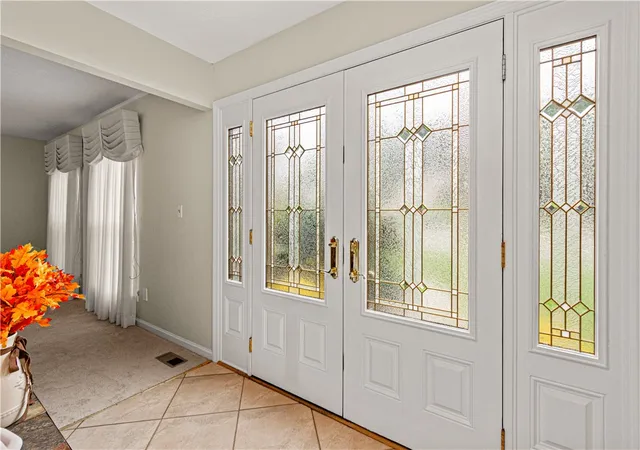 Photo 2 of Single family home for sale at 1012 Hamlin Dr, Bethel Park, PA 15102 | MLS# 1775531 | Listing updated on 2026-09-25