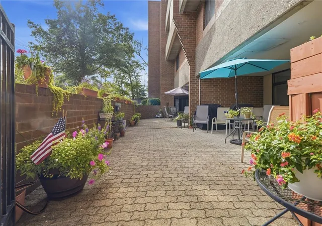 Photo 2 of Condo for sale at 5715 Beacon St #213, Pittsburgh, PA 15217 | MLS# 1776285 | Listing updated on 2026-09-25